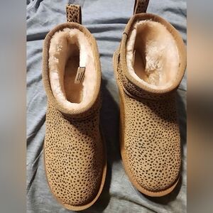 Cushionaire Women's Hip2 Genuine Suede Ankle Winter Boots